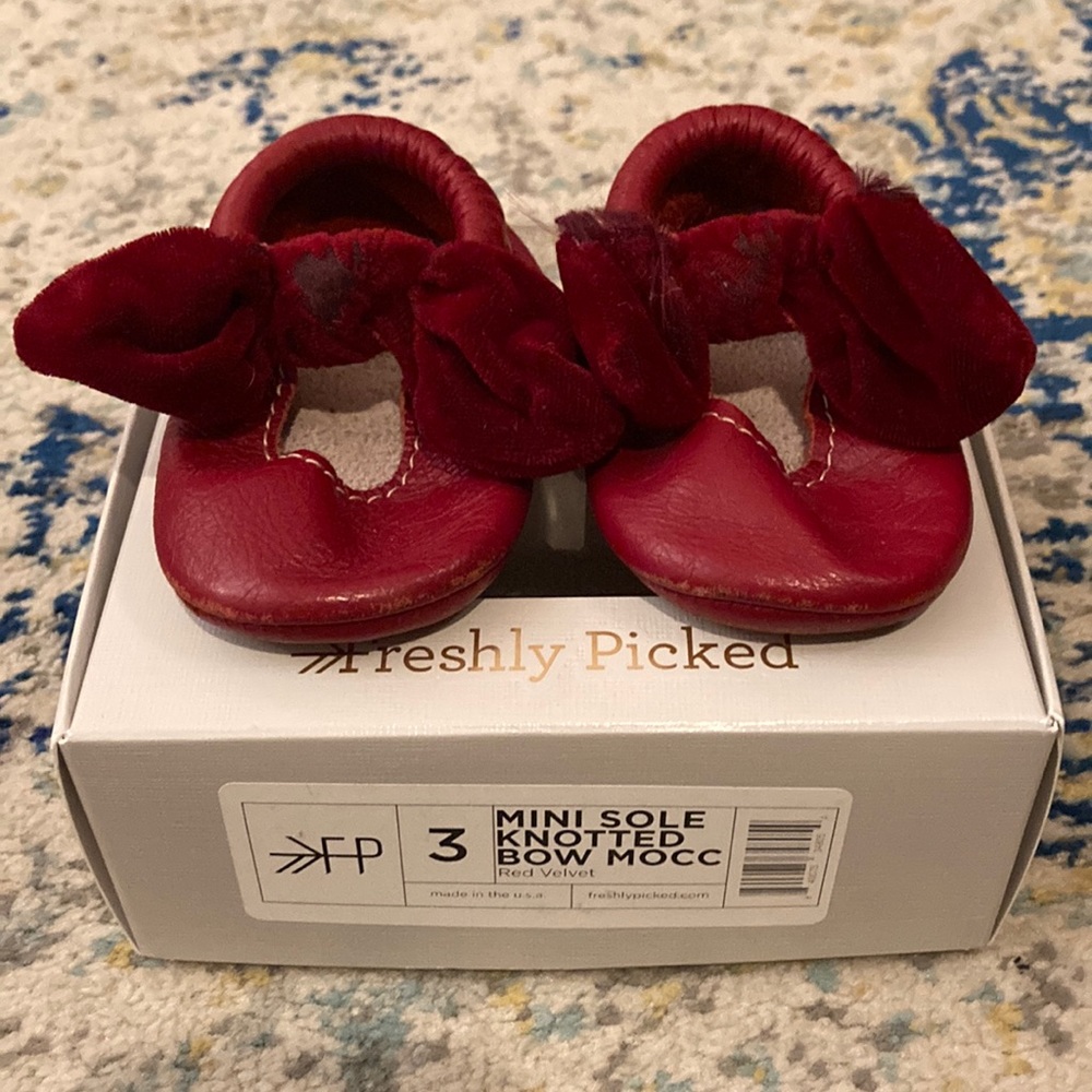 Freshly picked size 3 mini sole knotted bow mocc red velvet